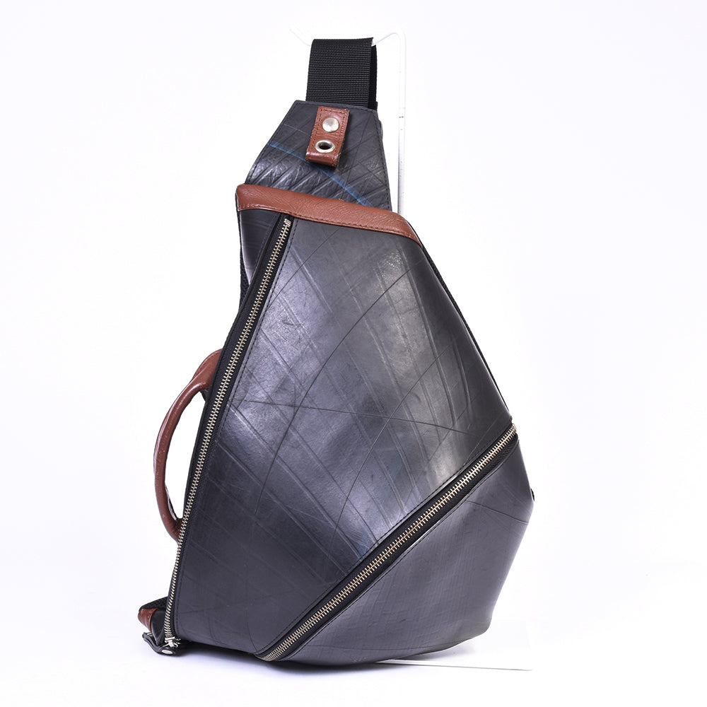 2025/10/3掲載 ワンショルダーバッグ TRIANGLE LARGE new model-R294