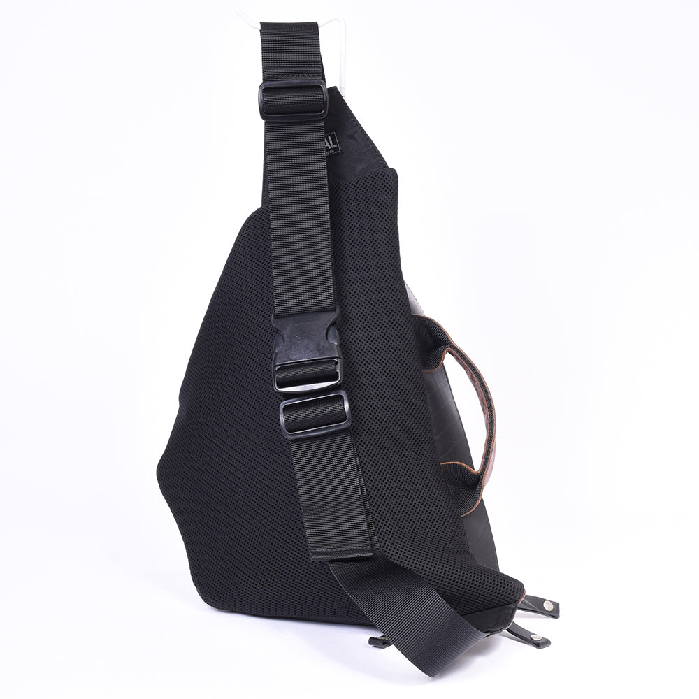 2025/10/3掲載 ワンショルダーバッグ TRIANGLE LARGE new model-R294【SEAL公式リユース】