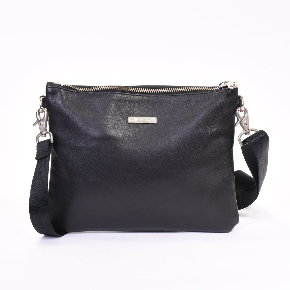 2025/11/21掲載　本革製リバーシブルミニサコッシュ-R251【SEAL公式リユース】