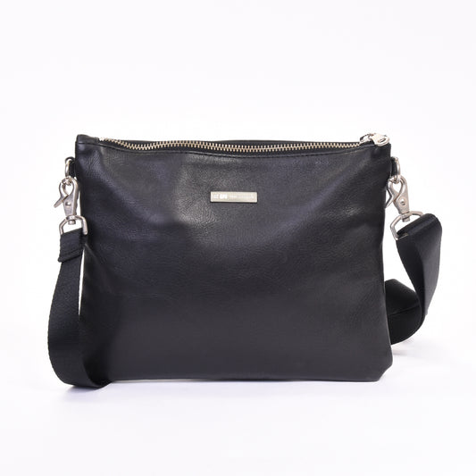 2025/11/21掲載　本革製リバーシブルミニサコッシュ-R251【SEAL公式リユース】