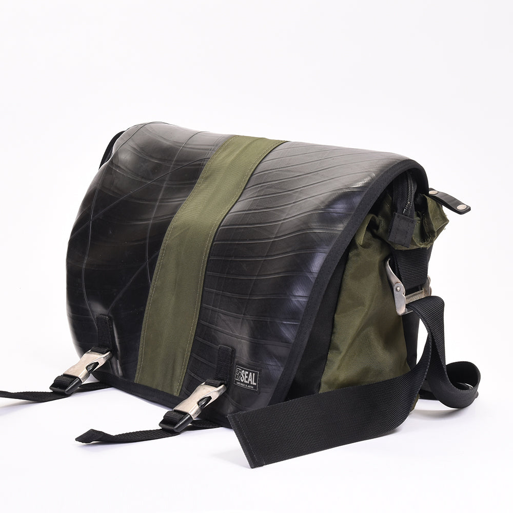 2025/11/21掲載　メッセンジャーバッグ-R342【SEAL公式リユース】