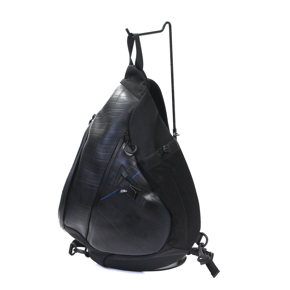 ワンショルダーバッグ TRIANGLE PRO-ブラック-1170【アウトレット製品】