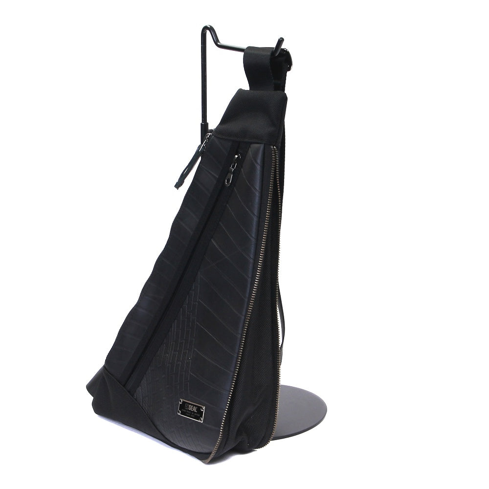 フラットワンショルダーバッグ-ブラック-1187【アウトレット製品】