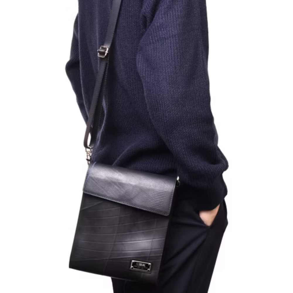 キスロックスクエアショルダーバッグ-ブラック-2072【アウトレット製品】
